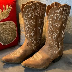 Ladies Justin boots size 8B lace design